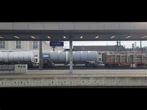 1144 256 5 mit einem kurzen gemischten Güterzug in Linz Hbf am 19 1