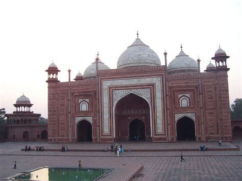 Famous Temples & Landmarks: Agra