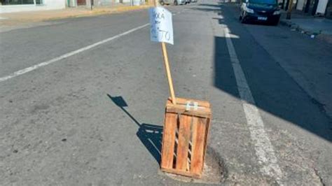 Vecinos De Barrio Santafesino Pusieron Nombre A Un Bache Hola Soy