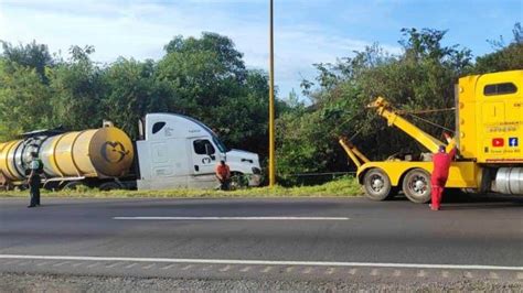 En Autopista Orizaba Puebla Se Accidenta Tr Iler