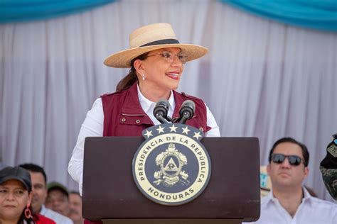 Desarrollo Social On Twitter La Presidenta Xiomaracastroz Junto Al