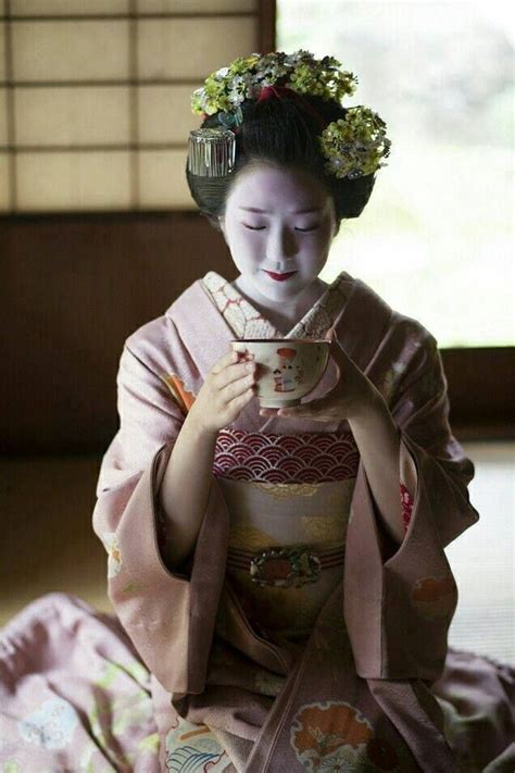 Pin By Diana Kitonyo On Geisha Kimono Japan Japanese Geisha Geisha Girl