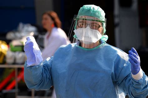 La Francia Premia Gli Eroi Del Coronavirus Aumenti Di Stipendio Per