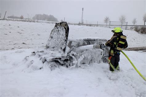 Kreis G Nzburg Zeitgleich Unfall In G Nzburg Und Pkw Brand Auf Der A