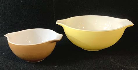 Lot 5pc Pyrex Milk Glass Mixing Bowls