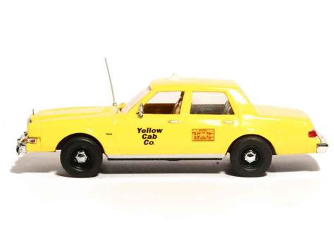 Dodge Diplomat Taxi 1985 First Response 143 Autos Miniatures Tacot