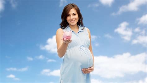 premium photo pregnancy motherhood finance saving  people
