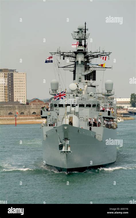 Type 22 Frigate Hms Chatham F87 Sails From Portsmouth Harbour Stock