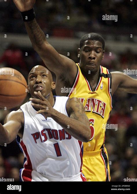 Atlanta Hawks Guard Royal Ivey Closes In On Detroit Pistons Guard
