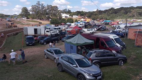 Público prestigia Semifinal de campeonato de motocross em Arvorezinha