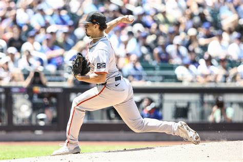 Giants Use Another Late Game Eruption To Defeat Mets Reuters