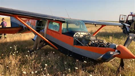 Aterizare For At A Unui Avion Civil Pe Aeroportul Din Tuzla Pilotul