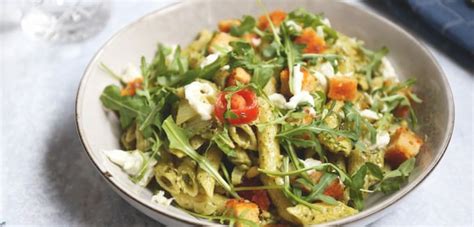 Pasta Pesto Met Krokante Kip Klaar In Minuten Lekker En Simpel