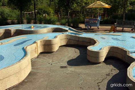 Splash Pads And Pools Around Grand Rapids