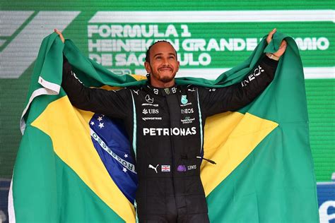 Hamilton Draagt Ereburgerschap Brazili Op Aan Jeugdidool Senna