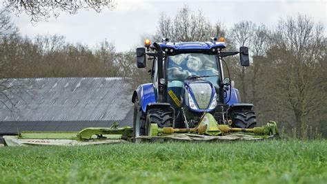 Mowing First Grass Brouwer New Holland T6 180 Claas Disco 2023