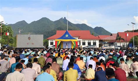 Khatib Idul Fitri H Di Lingga Gubernur Ansar Anak Kepri