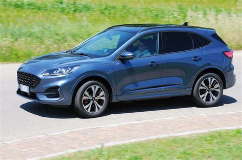 Prova Ford Kuga Scheda Tecnica Opinioni E Dimensioni 2 5 Plug In Hybrid