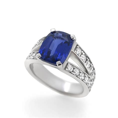 Cushion Cut Sapphire Engagement Ring - Haywards of Hong Kong