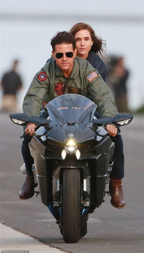 Pin On Top Gun Top Gun Maverick Tom Cruise And Jennifer Connelly HD