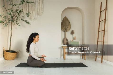 15 Jnana Mudra Stock Photos, High-Res Pictures, and Images - Getty Images