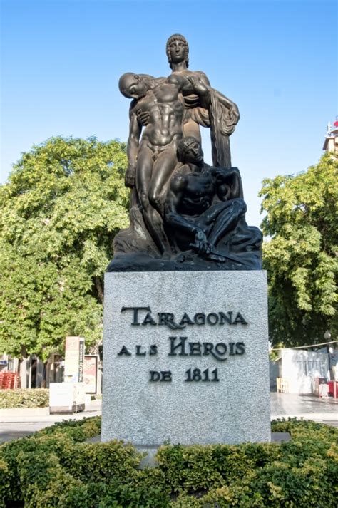 Monumento a los Heroes de 1811 en Tarragona Curiosidades en España