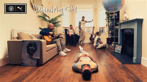 Man City's fourth kit inspired by classic Oasis album cover - ESPN