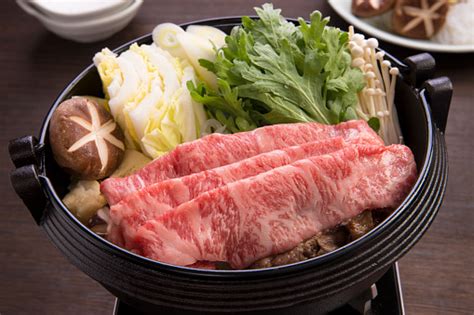 キャンペー 松阪牛 肉 牛肉 和牛 すき焼き ギフト 肩ロース 牛肩ロース 贈り物 プレゼント 引越し祝い 出産内祝い 出産祝い Bbq