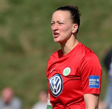 Sp Fu Ball Frauen Bl Wolfsburg Schult Vertrag Meldung