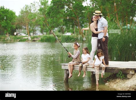 Kids fishing in pond hi-res stock photography and images - Alamy