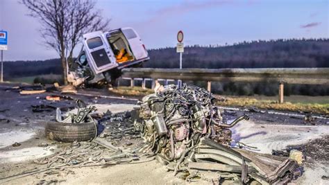 Unglück in Simmozheim Toter und Schwerverletzte bei Unfall im Kreis