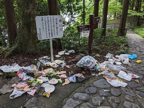 東京都 環境自然 on Twitter お願い多摩環境事務所 御岳橋 すぐそばの 御岳渓谷遊歩道 で ゴミ が大量に捨てられて