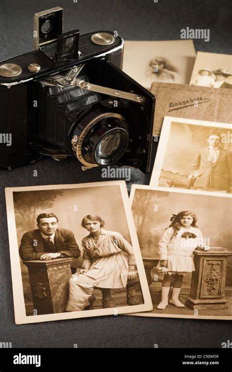 Old camera hi-res stock photography and images - Alamy