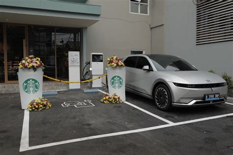 Hyundai Hadirkan Fasilitas Cas Mobil Listrik Di Starbucks