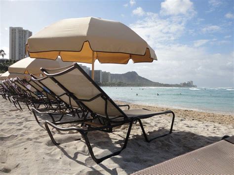 Beach Umbrella And Chaise Lounge Set Waikiki Beach Services Reservations