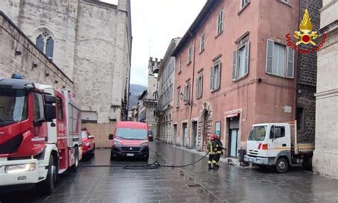 Allarme Nel Centro Di Ascoli Piceno Per Una Fuga Di Gas