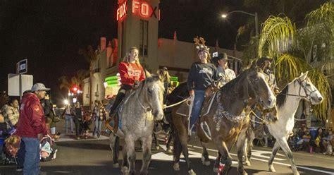 Tidings of joy for Bakersfield Christmas Parade | Entertainment ...