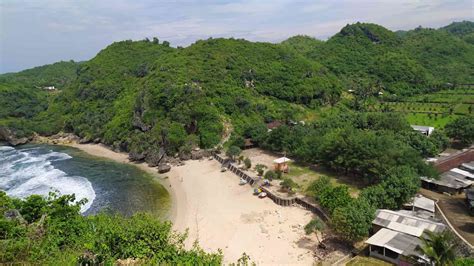 Pantai Nguyahan Gunungkidul Sejarah Rute HTM Daya Tarik Wisata