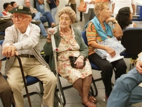 Publicada Lei Que Garante Prioridade Especial A Idosos Maiores De 80