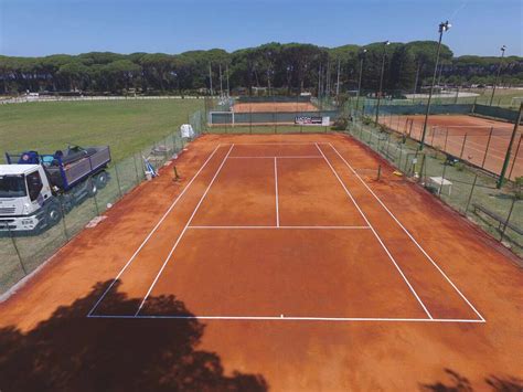 Costruzione Di Campi Da Tennis In Terra Rossa Battuta Lucon Sport