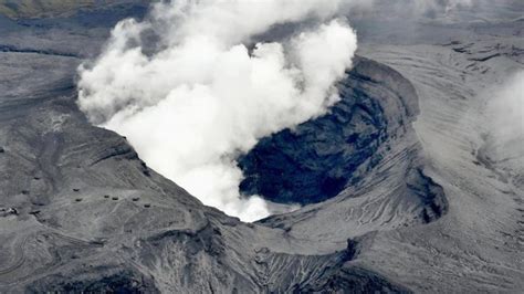 Japan S Mount Aso Erupts Alert Raised To Level 3 World News