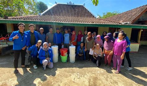 Pemberdayaan Masyarakat Melalui Pembuatan Kompos Di Dusun Kangkung B