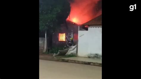 Homem Preso Ap S Atear Fogo Na Pr Pria Casa Em Una Veja V Deo