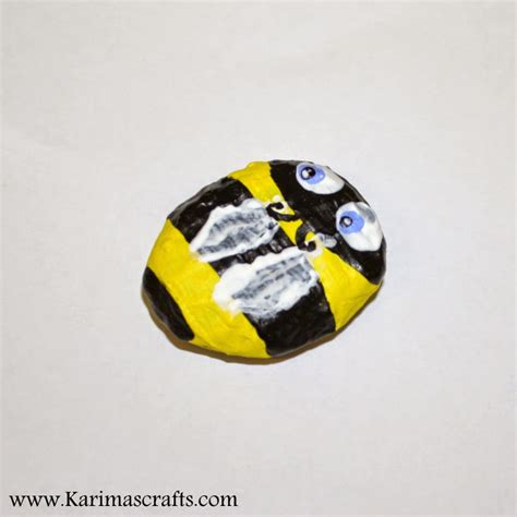 Karima's Crafts: Painted Rock Bumble Bee Tutorial