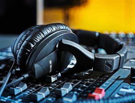 Sennheiser HD 280 PRO – Professional Monitoring Headphones