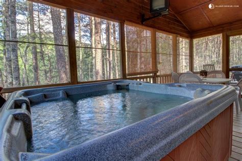 Charming Cabin with Screened-in Deck and Hot Tub near Helen, Georgia