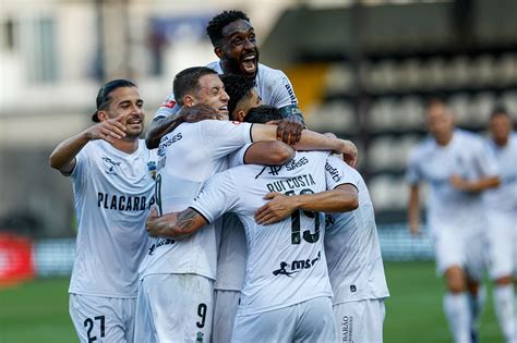 Farense Soma Segundo Triunfo Ap S Erros Defensivos Do Sporting De Braga