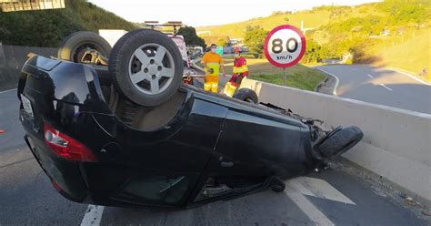 R Dio Acesa Fm Vr Carro Capota Na Dutra Em Barra Mansa Rj