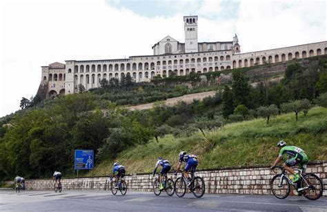 Così Assisi celebra il Giro dItalia ecco il calendario delle iniziative