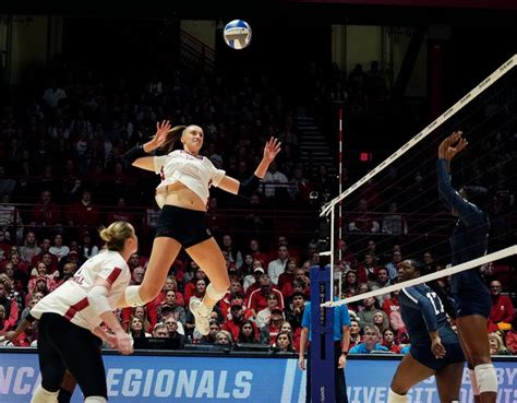 Texas Volleyball Must Overcome Wisconsin S Height Advantage Up Front